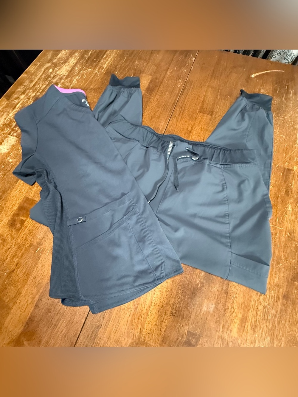 Med Couture Touch Peaches Women’s XL Gray Scrub Set Top & Jogger Pants